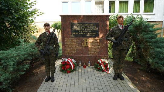 Uczestnicy obchodów 82. rocznicy Powstania Warszawskiego w Ciechanowie