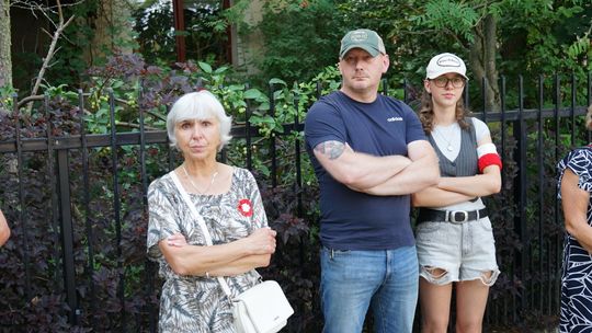 Uczestnicy obchodów 82. rocznicy Powstania Warszawskiego w Ciechanowie