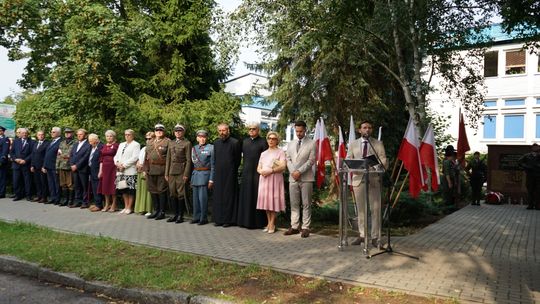 Uczestnicy obchodów 82. rocznicy Powstania Warszawskiego w Ciechanowie