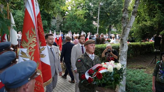 Uczestnicy obchodów 82. rocznicy Powstania Warszawskiego w Ciechanowie
