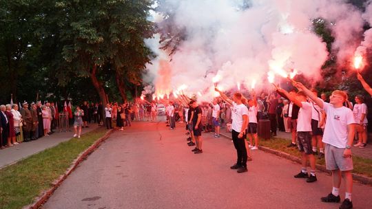Uczestnicy obchodów 82. rocznicy Powstania Warszawskiego w Ciechanowie