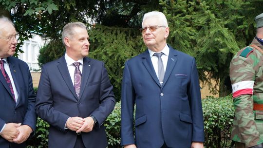 Uczestnicy obchodów 82. rocznicy Powstania Warszawskiego w Ciechanowie