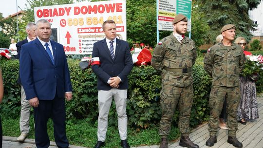 Uczestnicy obchodów 82. rocznicy Powstania Warszawskiego w Ciechanowie