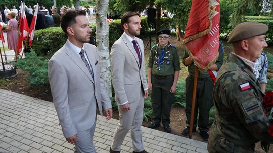Uczestnicy obchodów 82. rocznicy Powstania Warszawskiego w Ciechanowie