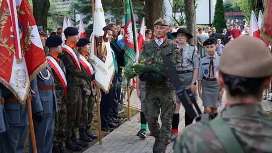 Uczestnicy obchodów 82. rocznicy Powstania Warszawskiego w Ciechanowie