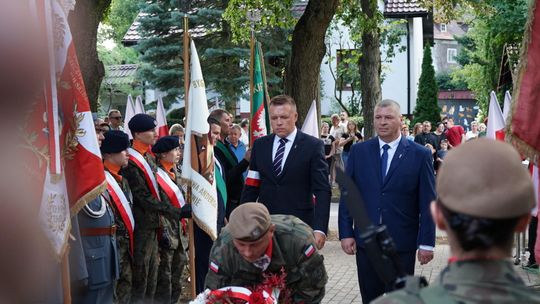 Uczestnicy obchodów 82. rocznicy Powstania Warszawskiego w Ciechanowie