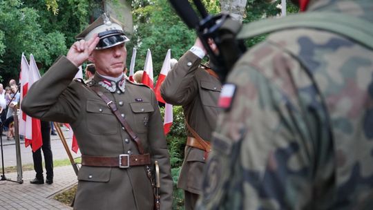 Uczestnicy obchodów 82. rocznicy Powstania Warszawskiego w Ciechanowie