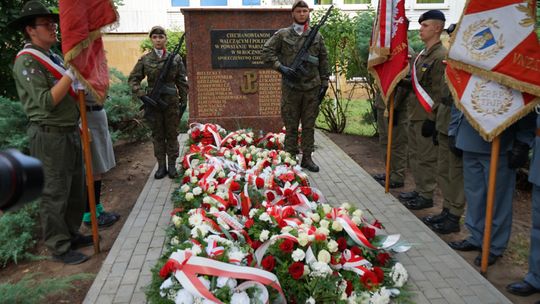 Uczestnicy obchodów 82. rocznicy Powstania Warszawskiego w Ciechanowie