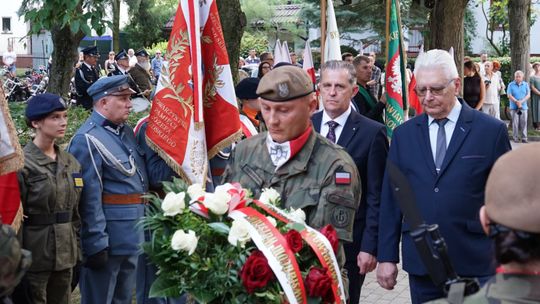 Uczestnicy obchodów 82. rocznicy Powstania Warszawskiego w Ciechanowie