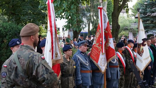 Uczestnicy obchodów 82. rocznicy Powstania Warszawskiego w Ciechanowie