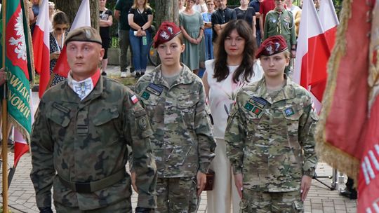 Uczestnicy obchodów 82. rocznicy Powstania Warszawskiego w Ciechanowie