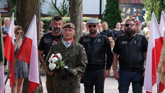 Uczestnicy obchodów 82. rocznicy Powstania Warszawskiego w Ciechanowie