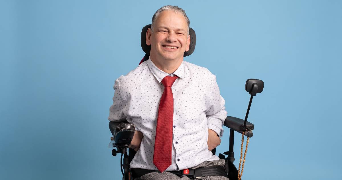 Łukasz mówi niewyraźnie, ale ma wiele do powiedzenia. Przed 50 urodzinami opowiada o swoim życiu